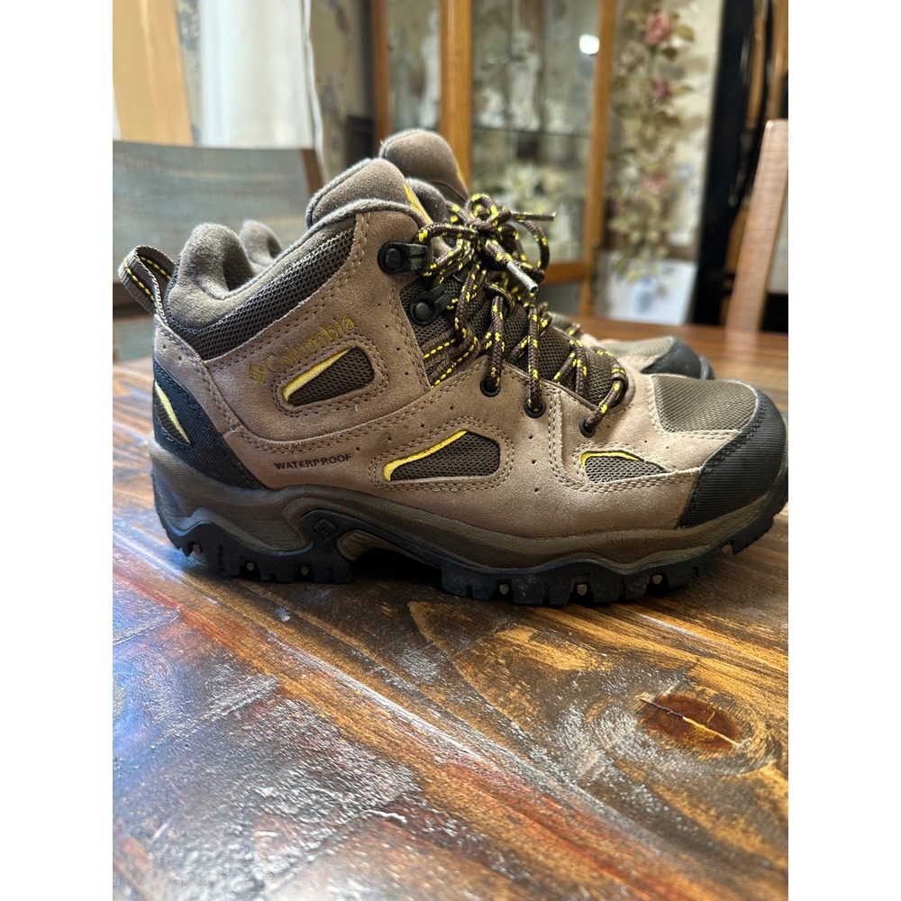 Columbia Newton Ridge Plus II Waterproof Hiking Boots Mens 8 Brown YM5347-255
